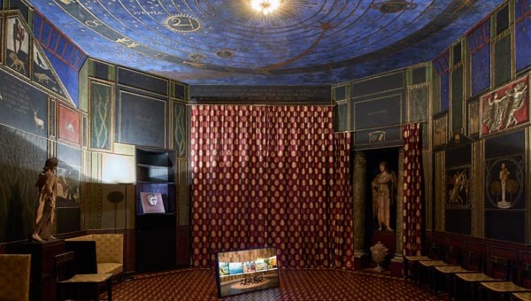 Circuit
12 March - 5 June 2016
installation view, "Ricochet #10: Amie Siegel, Double Negative", Museum Villa Stuck, Munich