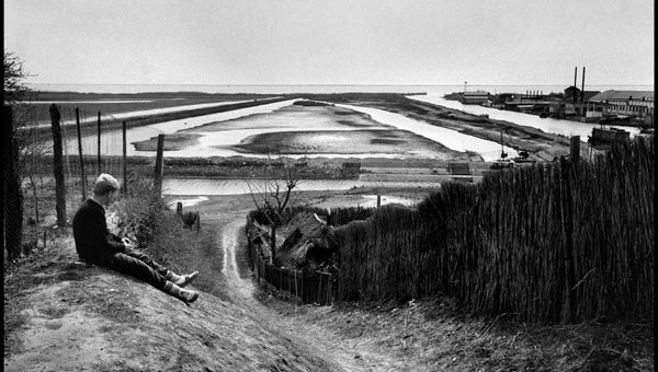 Inge Morath © The Inge Morath Foundation 1994
ROMANIA. Oyster farming near Danube delta. 1994.