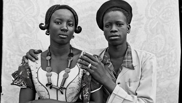 Seydou Keïta,
Sans titre, 1949 © Seydou Keïta / SKPEAC. Courtesy CAAC, The Pigozzi Collection, Genève