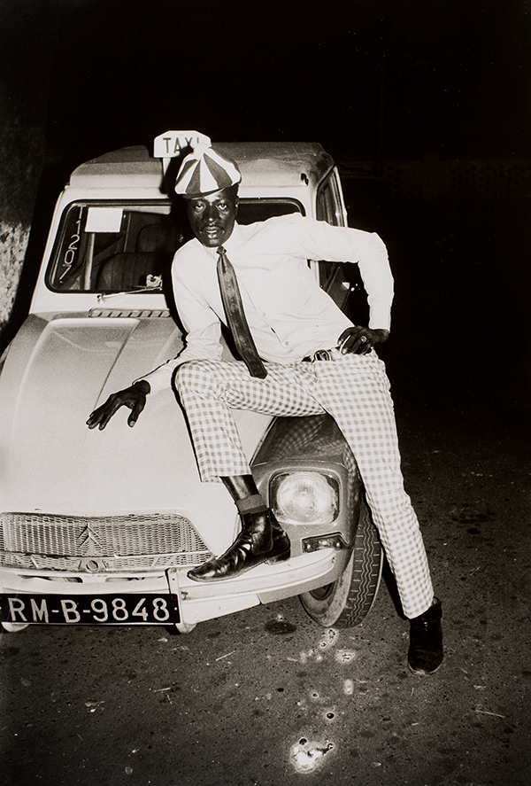 Malick Sidibé, Taximan avec voiture, 1970