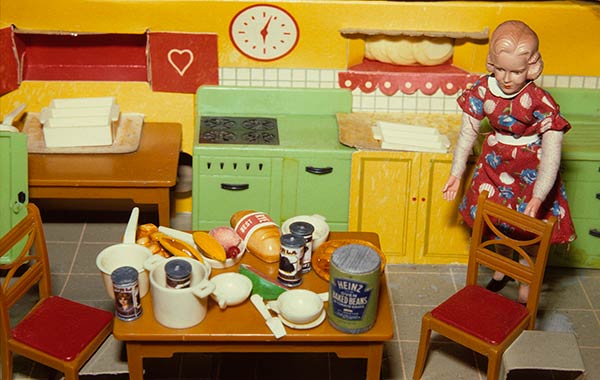 Laurie Simmons, Blonde/Red Dress/Kitchen, 1978 © the artist and courtesy ICP and Salon 94 