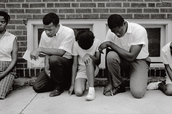 Danny Lyon, John Lewis, future chairman of the SNCC, and others demonstrate at the Cairo pool, which did not allow blacks Cairo, Illinois, 1962 © the artist/Magnum Photos