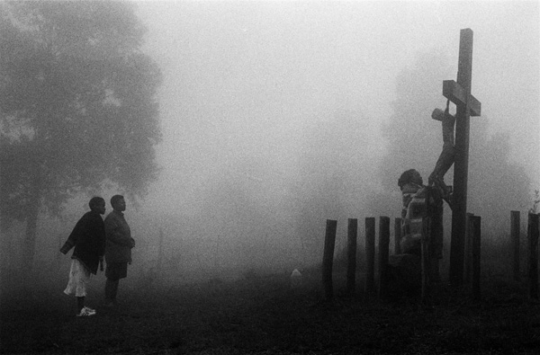 Andrew Tshabangu, Women Praying at the Crucifix, from the series Bridges, 2001 Courtesy the artist