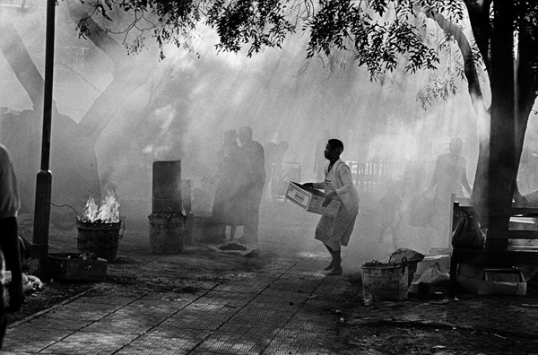 Andrew Tshabangu, Brazier, Joubert Park, from the series City in Transition, 1994 Courtesy the artist and Gallery MOMO
