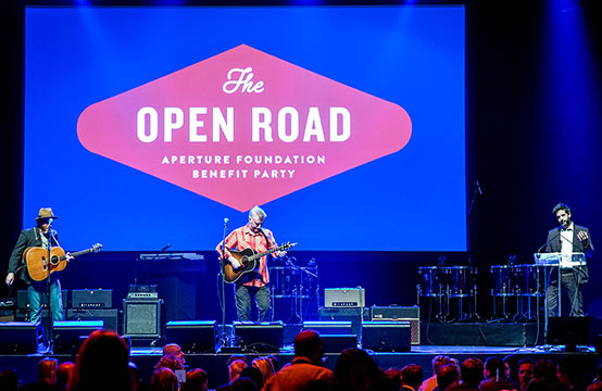 Aperture Benefit performance by Alec Soth, Billy Bragg and Joe Purdy, October 2014. Photo by Max Campbell, © Aperture Foundation.