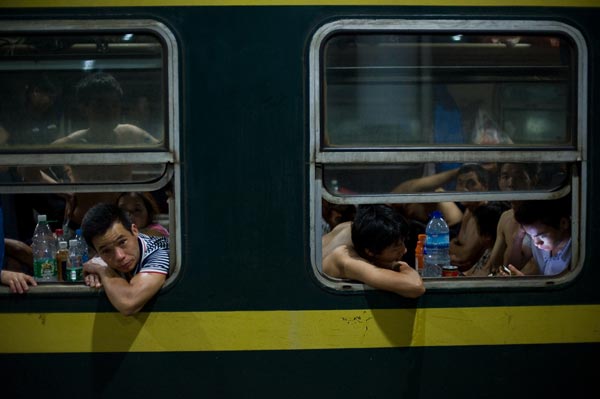 Qian Heifeng, The Green Train © the artist