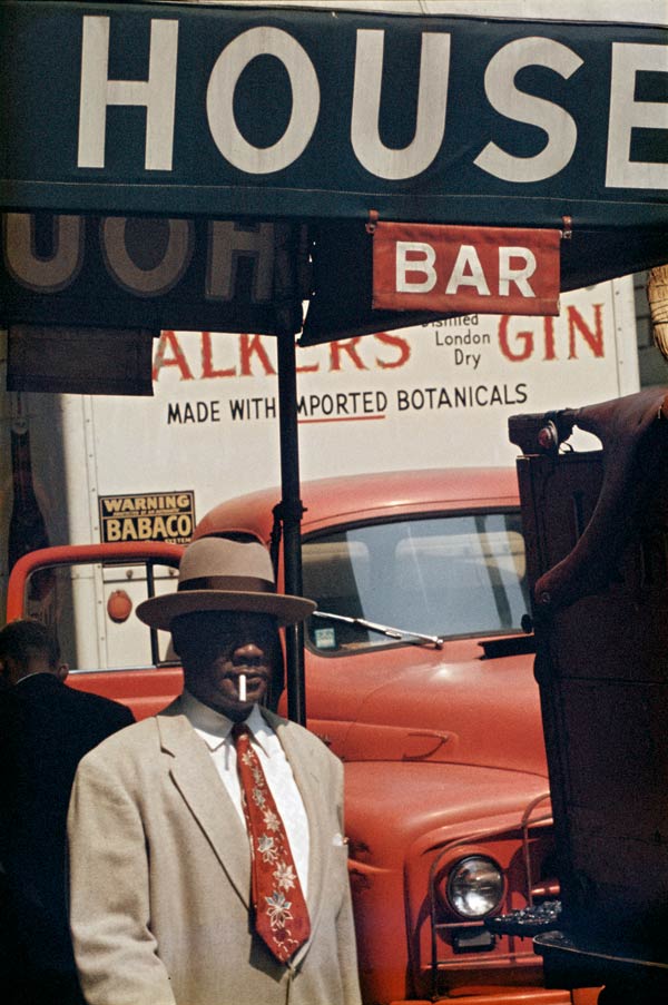 Saul Leiter, Harlem, 1960 © Saul Leiter. Courtesy Howard Greenberg Gallery, New York