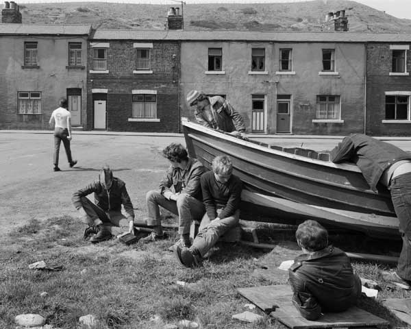 208MAG01_boat_repair_skinningrove_1983