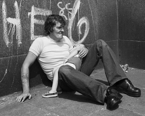 208MAG05man_and_child_at_sunday_market_newcastle_1975
