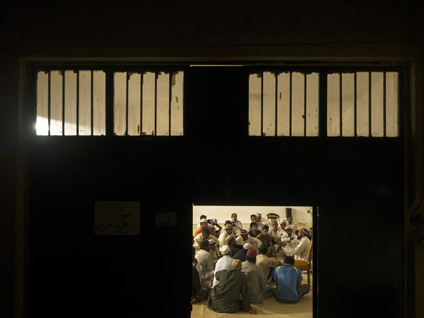 Tassos Vrettos, Fatima - Zahra Mosque, Marathon, 2012–15 © Tassos Vrettos 