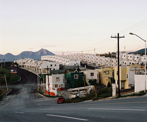 Alejandro-Cartagena,-Suburbia-Mexicana