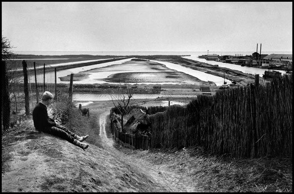 Inge Morath © The Inge Morath Foundation 1994 ROMANIA. Oyster farming near Danube delta. 1994.