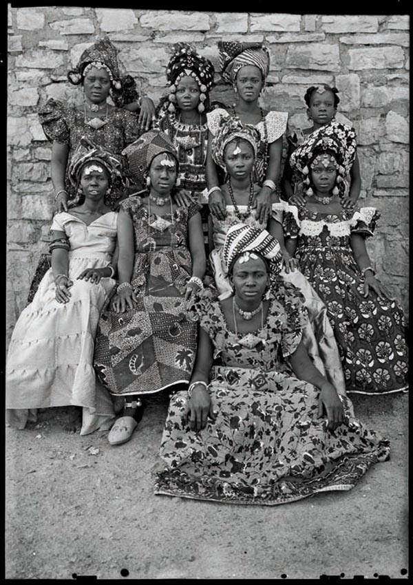 Seydou Keïta, Sans titre, 1959-60 © Seydou Keïta / SKPEAC. Courtesy CAAC, The Pigozzi Collection, Genève