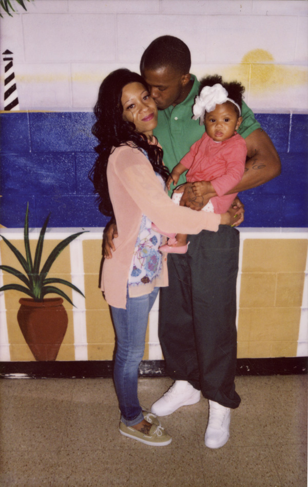 Deana Lawson, Mohawk Correctional Facility: Jazmin & Family, 2012–14. Courtesy the artist and Rhona Hoffman Gallery