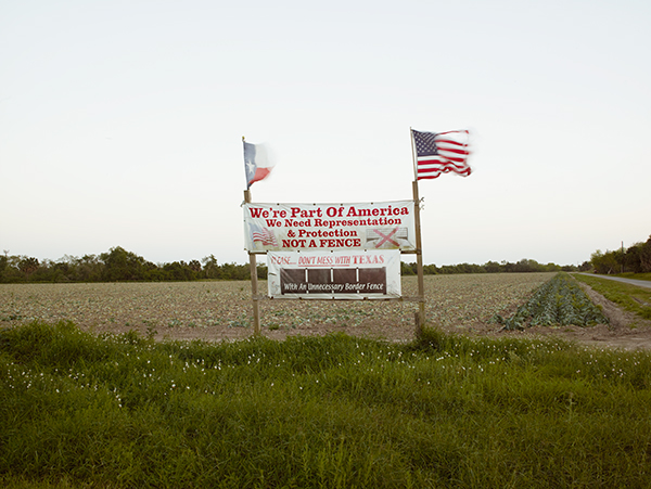 Richard Misrach, Protest sign, Brownsville, Texas, 2014 © the artist 