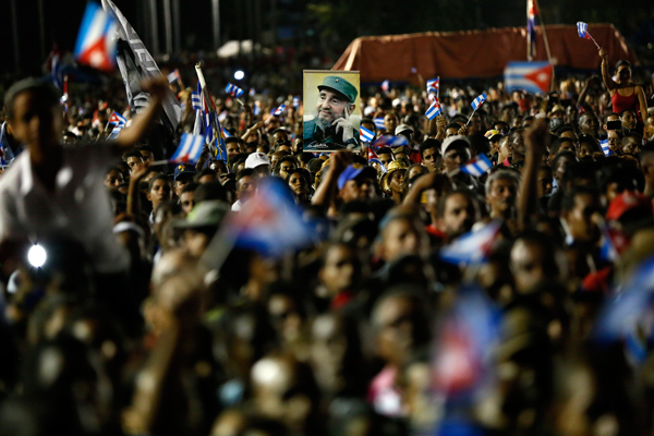 Noah Friedman-Rudovsky, On the final night of mourning, Cubans filled the plaza in Santiago de Cuba for official remarks by Raul Castro, 2016 Courtesy the artist