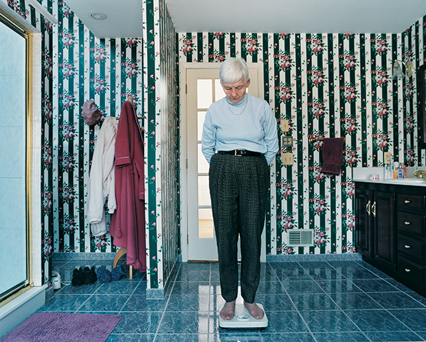 Doug Dubois, My mother on the bathroom scale, Oldwick, NJ, 1999. © Doug DuBois