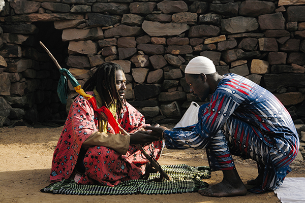 Seydou Camara, One of the sons of the late El Hadji Soufi Adama Yalcouye receives a worshiper in their mosque, which was built in the midst of the Niger’s riverbed, 2016 Courtesy the artist