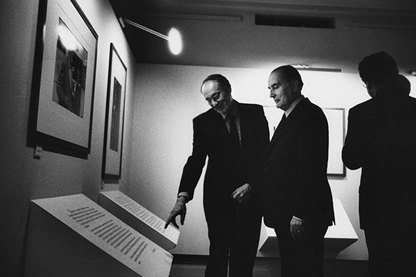 President François Mitterand at the Centre National de la Photographie after the opening of the exhibition in honor of Henri Cartier-Bresson’s eightieth birthday, December 1988 Courtesy Delpire Éditeur 