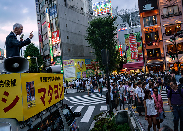 Jonas Bendiksen, Jesus Matayoshi holds his election sermons from the top of his campaign vehicle, Tokyo, 2016 © Jonas Bendiksen/Magnum Photos