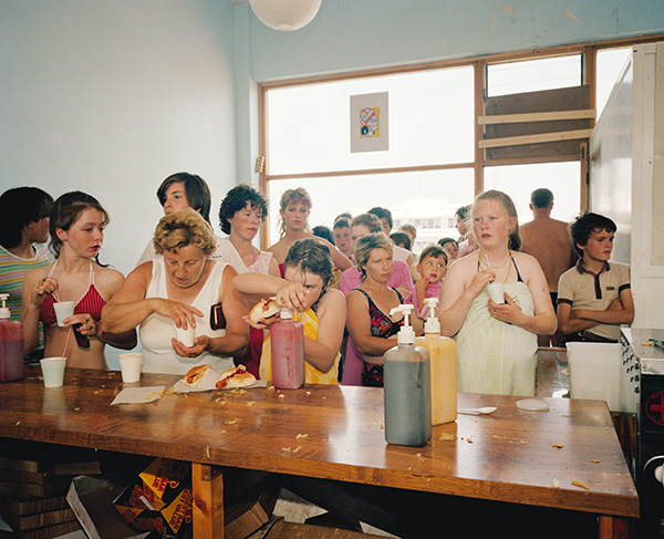 Martin Parr, Untitled (Hot Dog Stand), 1983–85 © the artist/Magnum Photos 