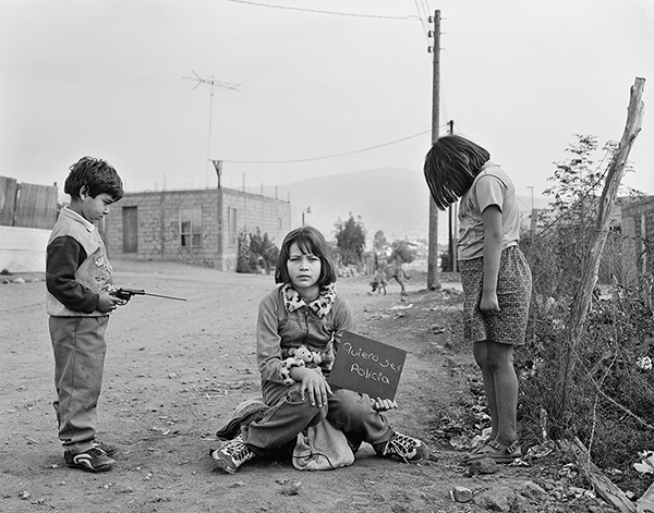 Black and white portrait of three children by Martín Weber