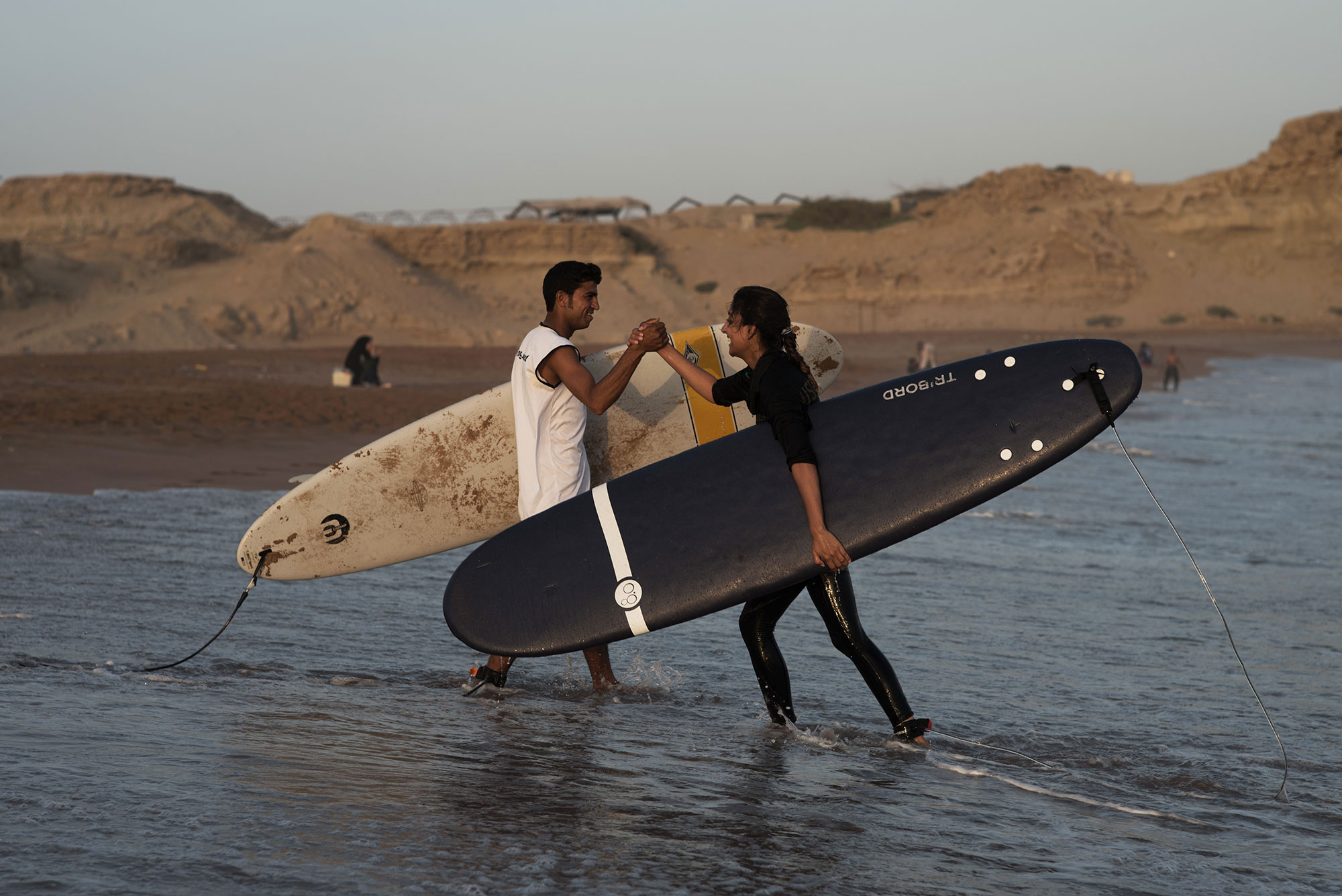 Giulia Frigieri, Shahla shaking hands with her friend Reza in Ramin Beach, 2017