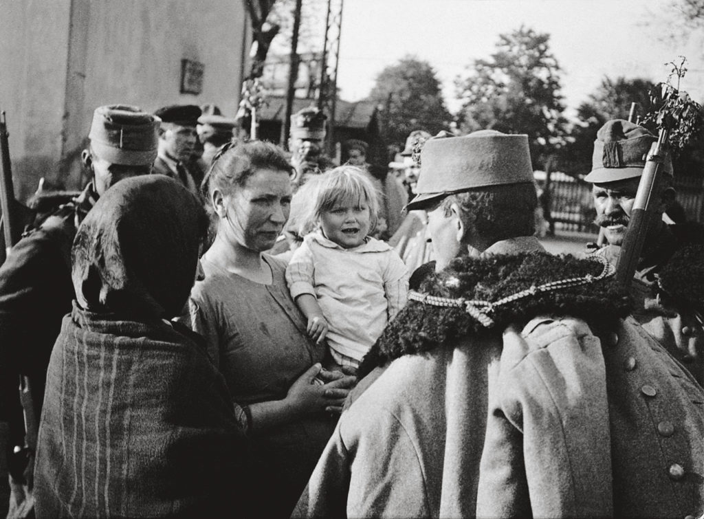 André Kertész, A Red Hussar Leaving Budapest, 1919