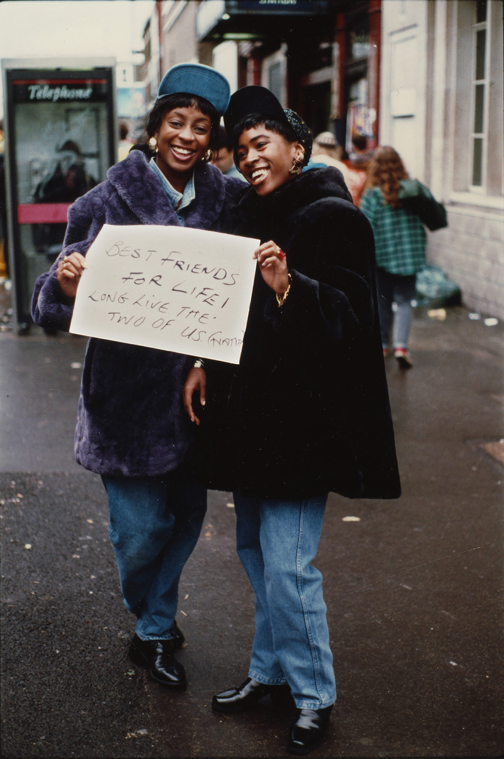 Gillian Wearing, <em>Best Friends for Life!</em> from the series <em>Signs that say what you want them to say and not Signs that say what someone else wants you to say</em>, 1992–93″>
		</div>
		<div class=