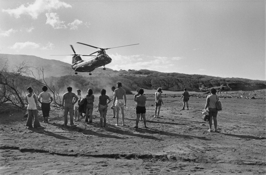 Franco Salmoiraghi, U.S. Navy Marine helicopters landing to remove a group of PKO members visiting Kaho‘olawe