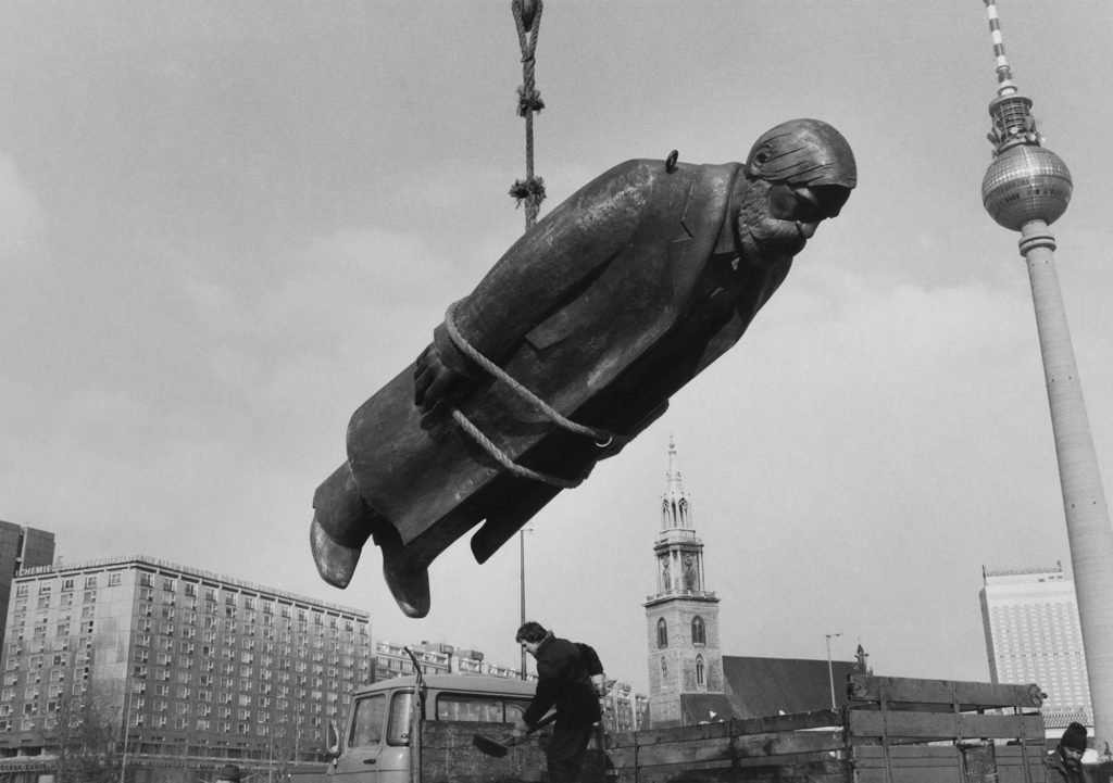 Sibylle Bergemann, Das Denkmal, Berlin, February, 1986