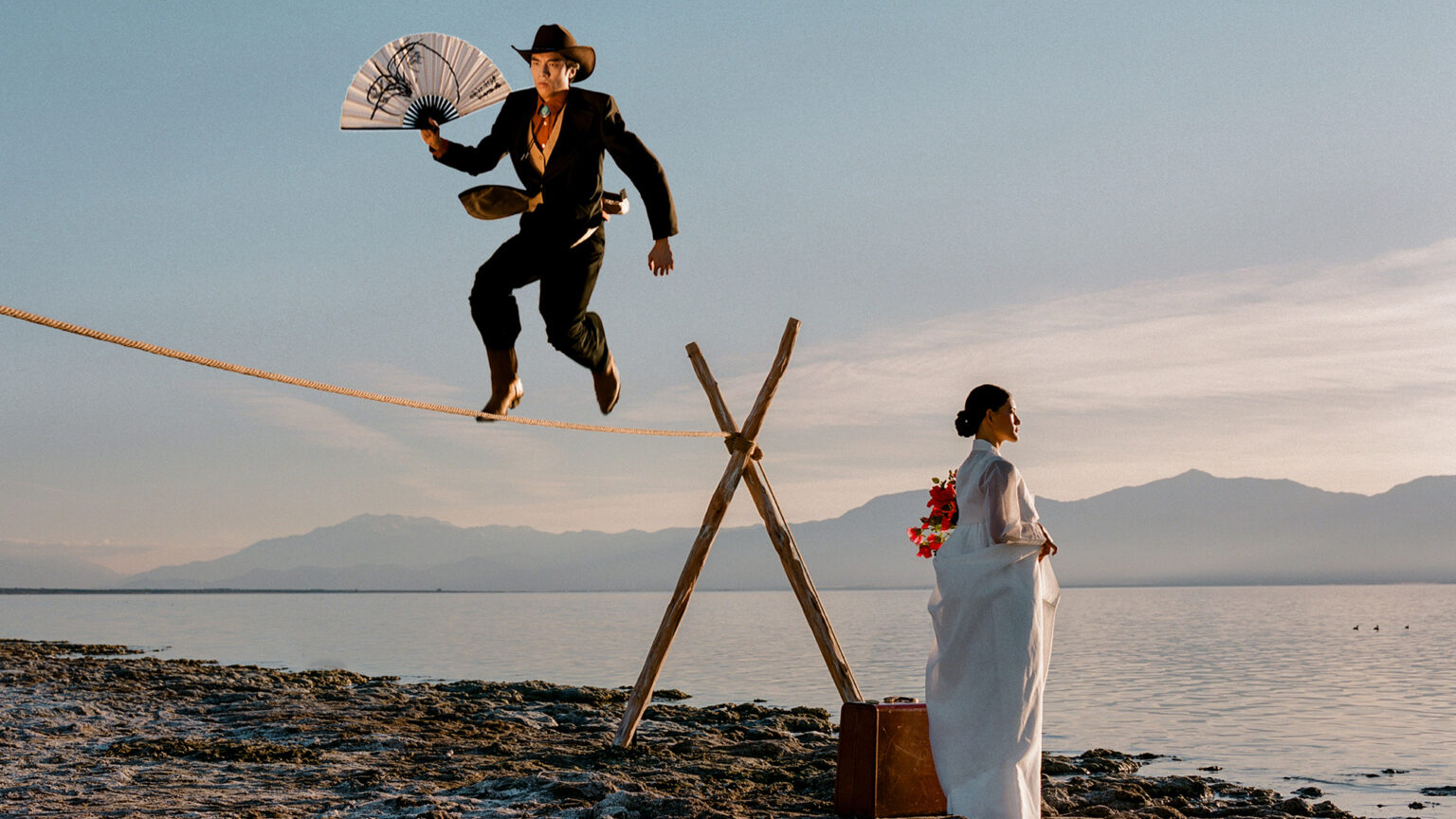 Photographs That Show the "Fire and Thunder" of Contemporary Life - Vimarsana News
