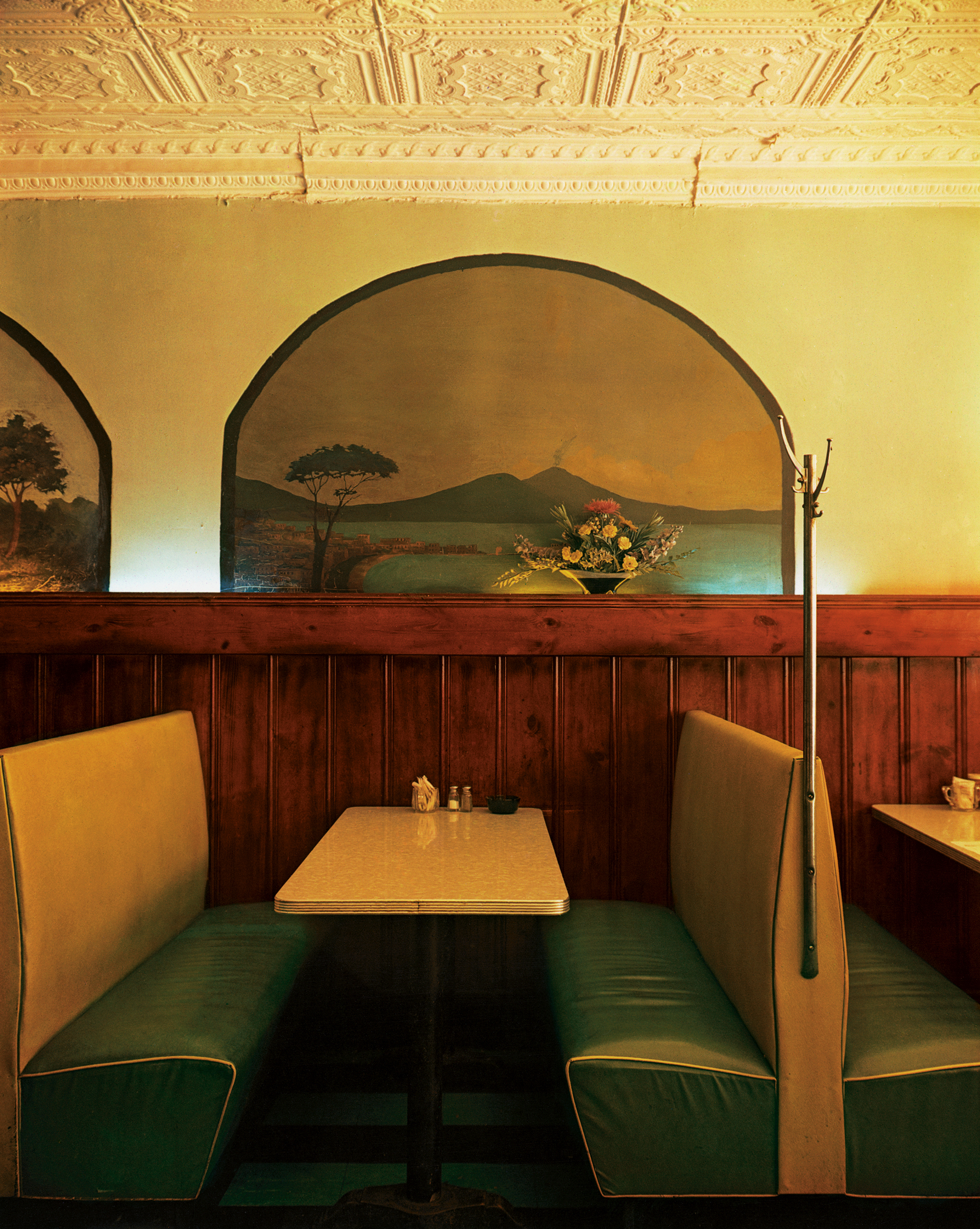 Evelyn Hofer, “Little Italy,” Mulberry Street, New York, 1965