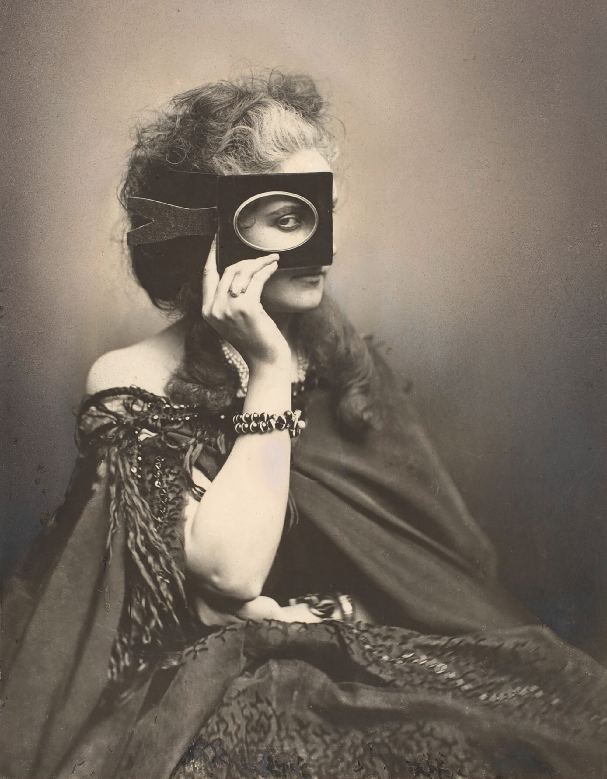 Pierre-Louis Pierson, <em>Scherzo di Follia</em>, 1863–1866. Virginia Oldoini, Countess of Castiglione<br>Courtesy the Metropolitan Museum of Art”>
		</div>
		<div class=