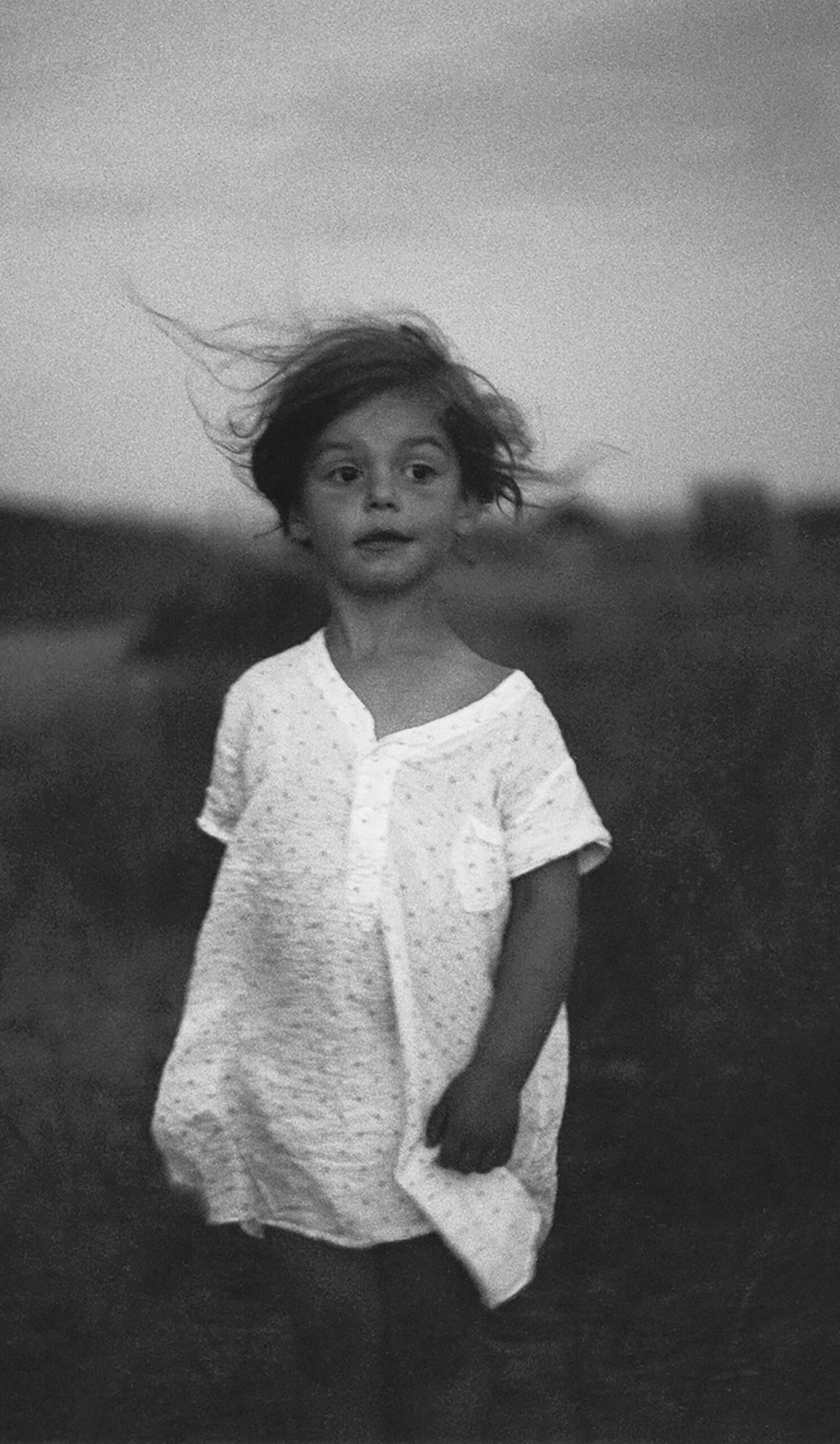 Diane Arbus, <em>Child in a nightgown, Wellfleet, Mass.</em>, 1957<br>© The Estate of Diane Arbus”>
		</div>
		<div class=