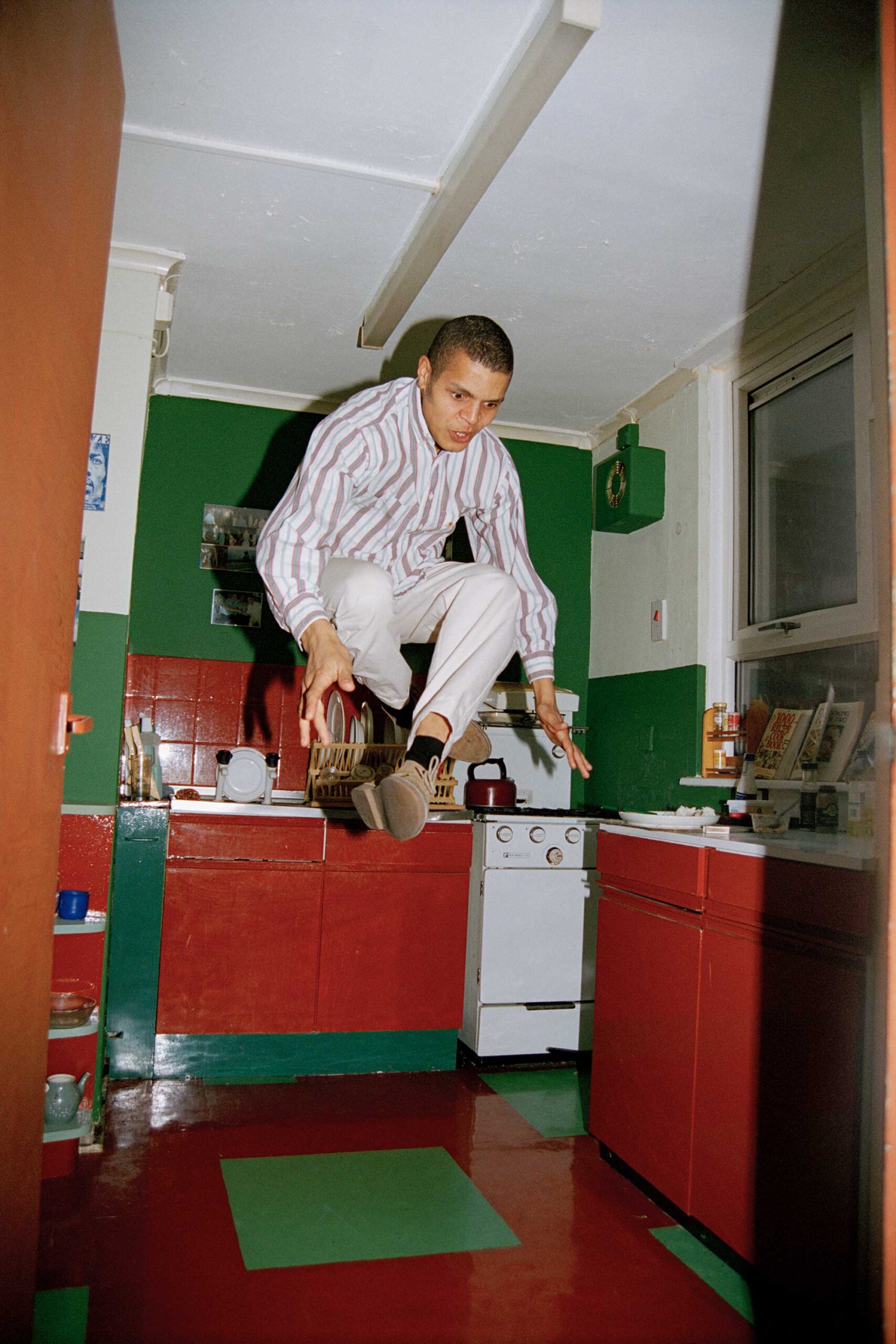 Elaine Constantine, Steve in his kitchen, 1993–96