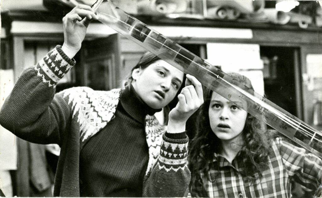 Susan Meiselas teaching elementary school student, South Bronx, New York, 1972. Photograph by Community Resources Institute. Courtesy Susan Meiselas Studio.