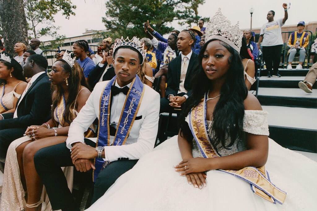 A young, black homecoming king and queen.