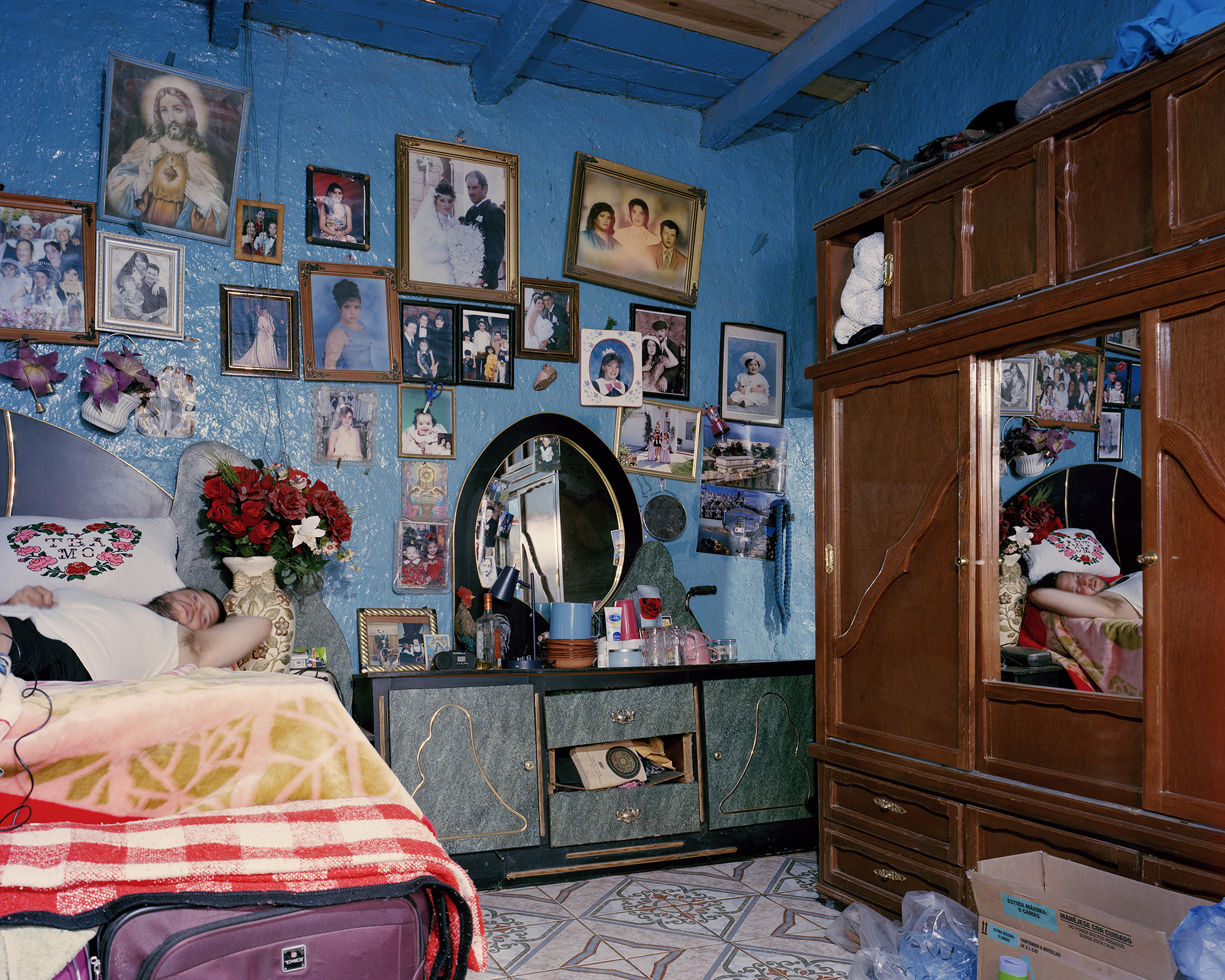 Luis Manuel Diaz, <em>Untitled (Self-Portrait with the Family Tree)</em>, Michoacán, Mexico, 2024